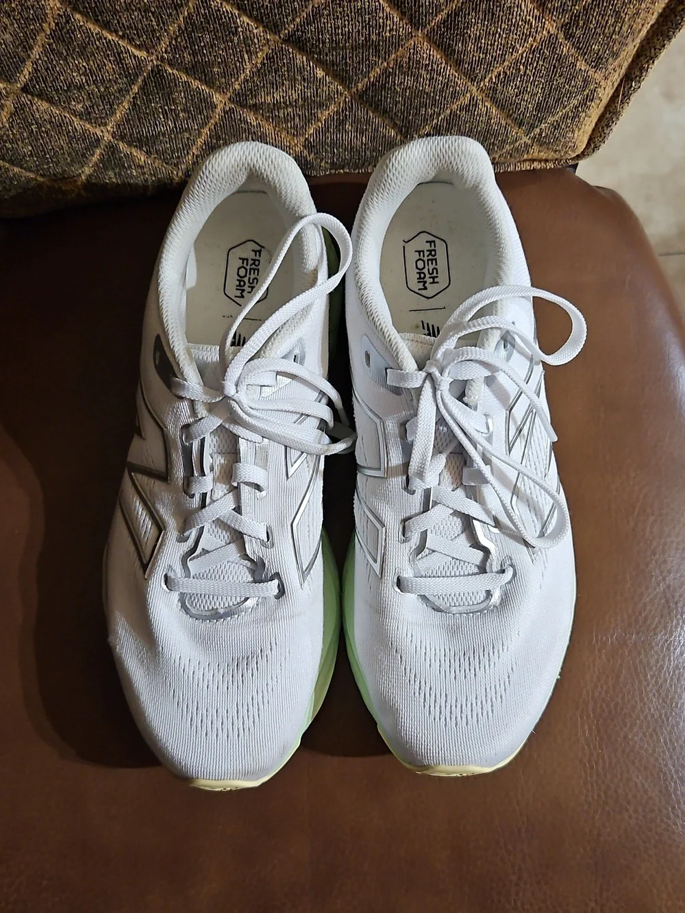 New Balance Fresh Foam 680v8 White Green Lace Up Sneakers Running Shoes